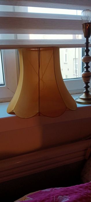 Lampa stojąca          .