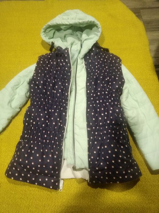 Курточка мятного цвета и жилетка двухсторонняя