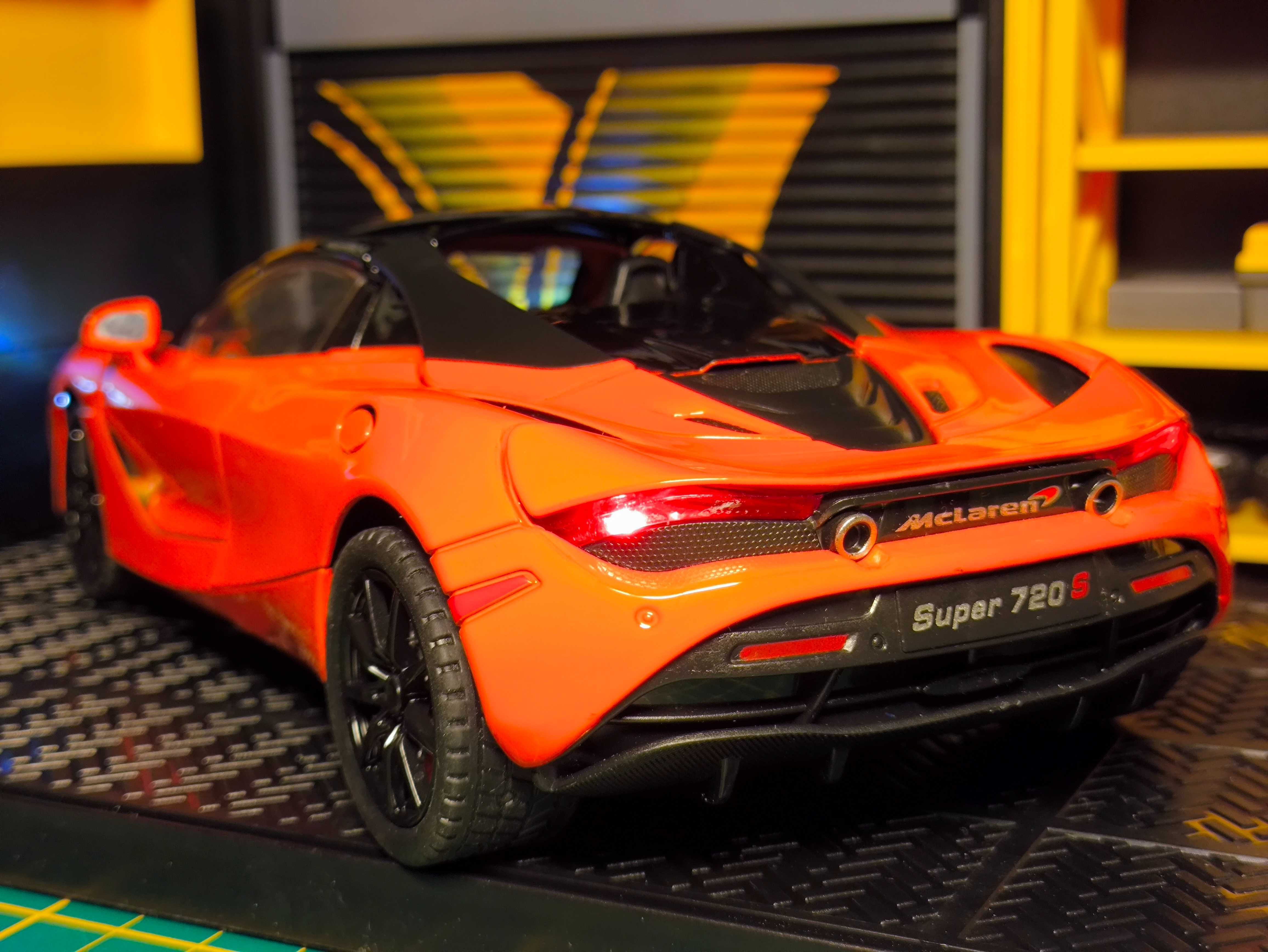 Model autka McLaren 720s  skala 1:24