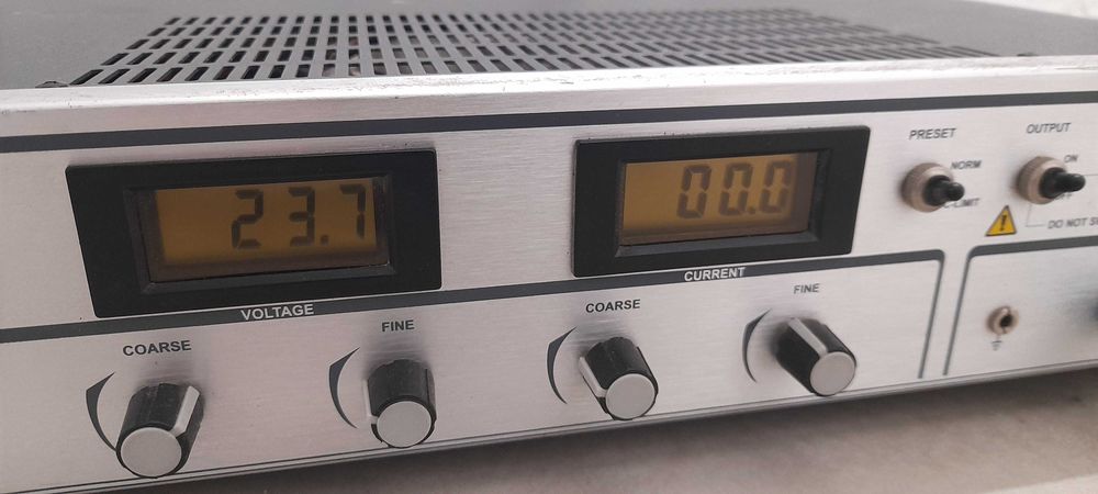 Zasilacz regulowany Voltcraft 22A