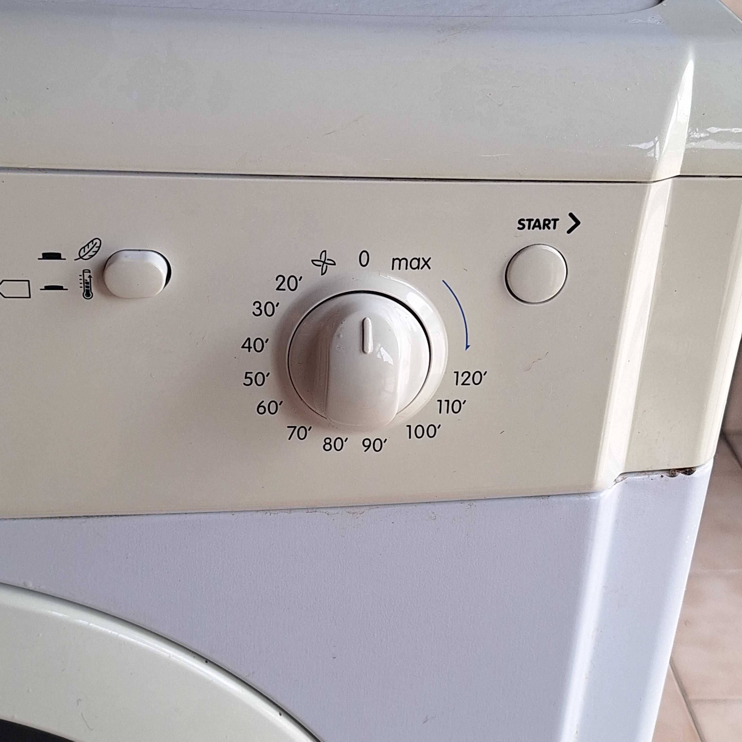 Maquina de secar roupa Indesit