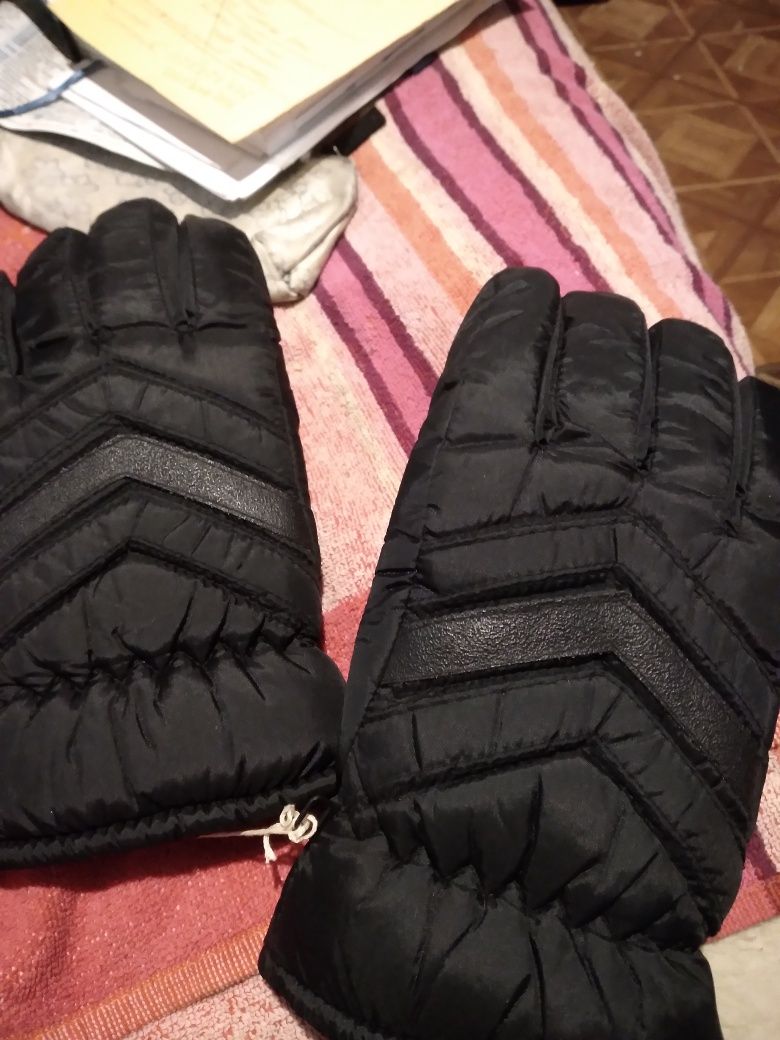 Czarne rękawiczki męskie, ciepłe.