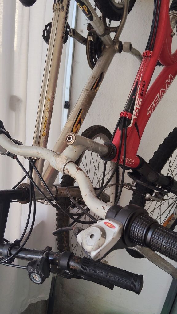 Bicicletas e suportes (ler descrição)