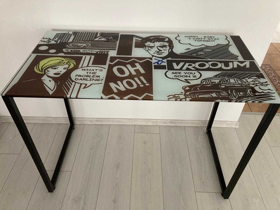 biurko ze szklanym blatem