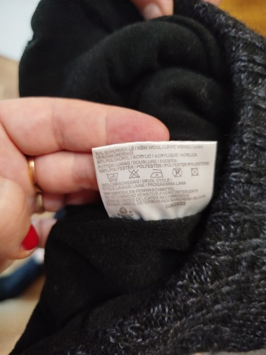 Czapka czarna na uszy boki