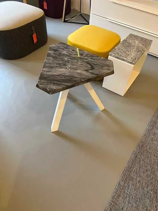 **Mesa Triangular em Mármore Portuguesa**