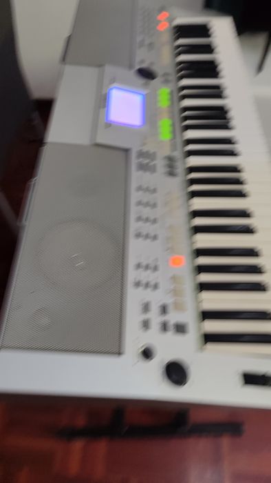 Teaclado arranjador yamaha psr s500 em perfeito estado