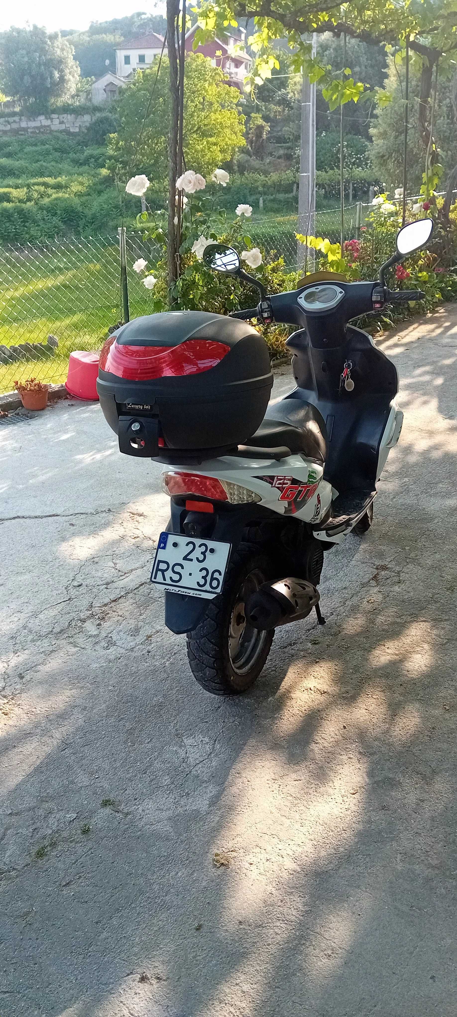 scooter Adyl moto GTA 125