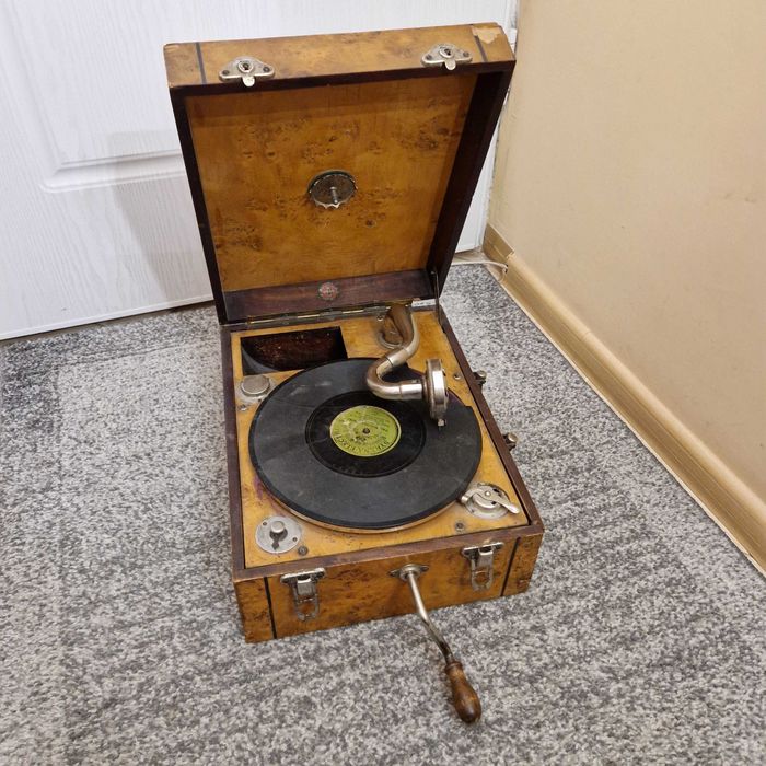 Przedwojenny Patefon Thorens