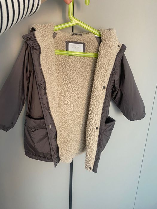 Осіння куртка ZARA на овчині для дівчинки! Дуже тепла !