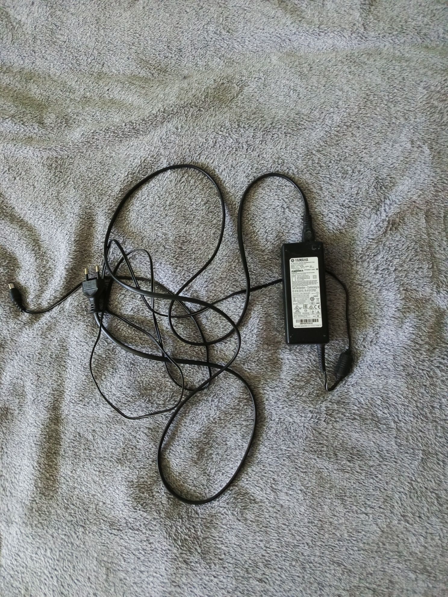 Sprzedam w super stanie keyboard Yamaha psr s670