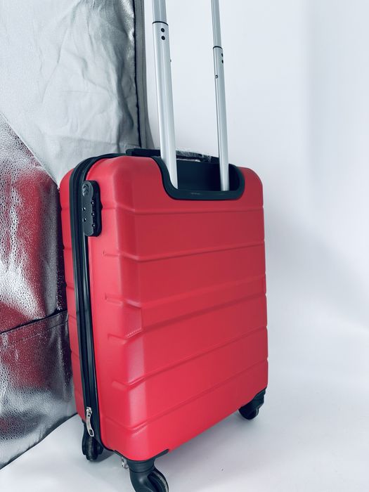 Nowa super walizka kabinowa/ walizki