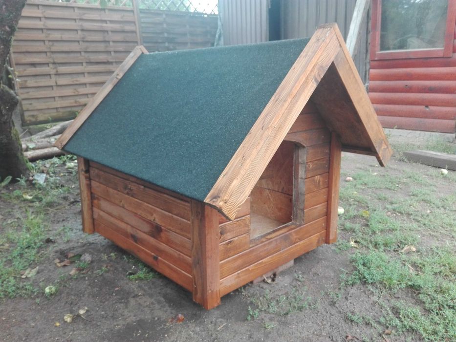 Buda dla psa ocieplona  od reki