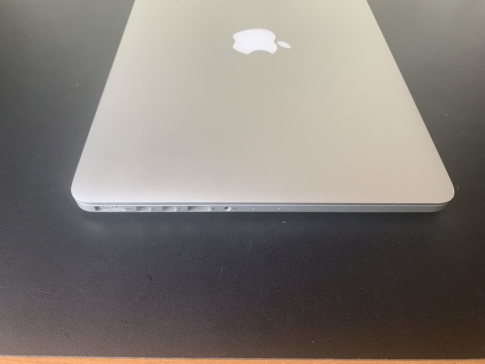 MacBook Pro 13 2015 8/256gb