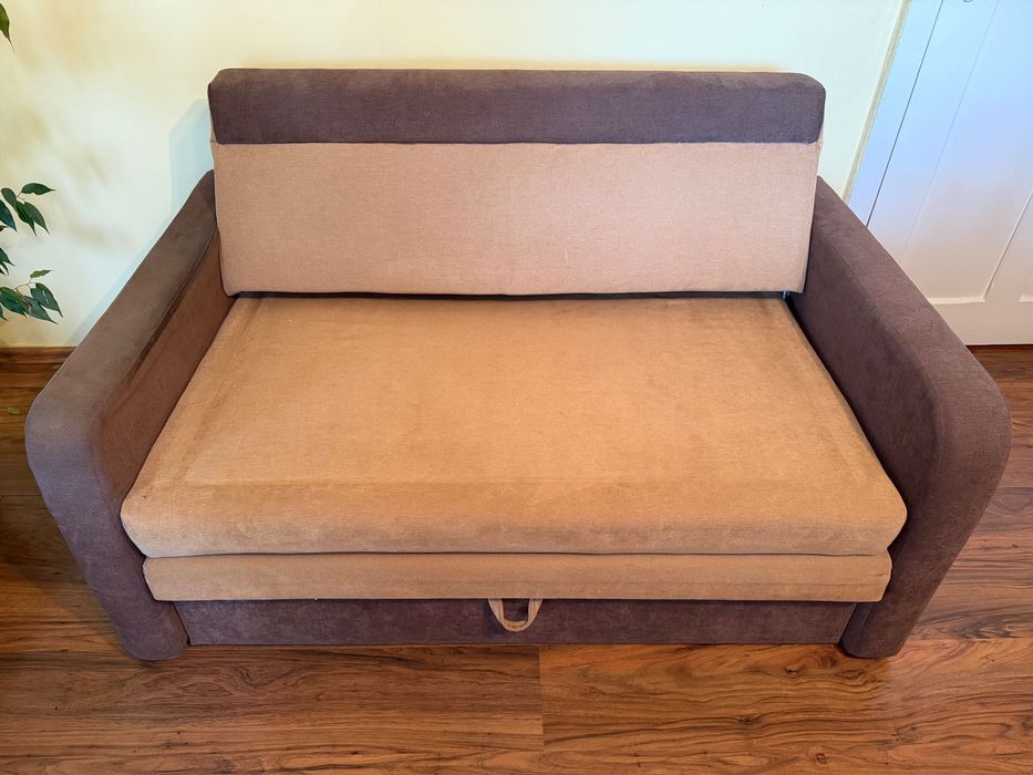 Wersalka rozkładana z możliwością spania.