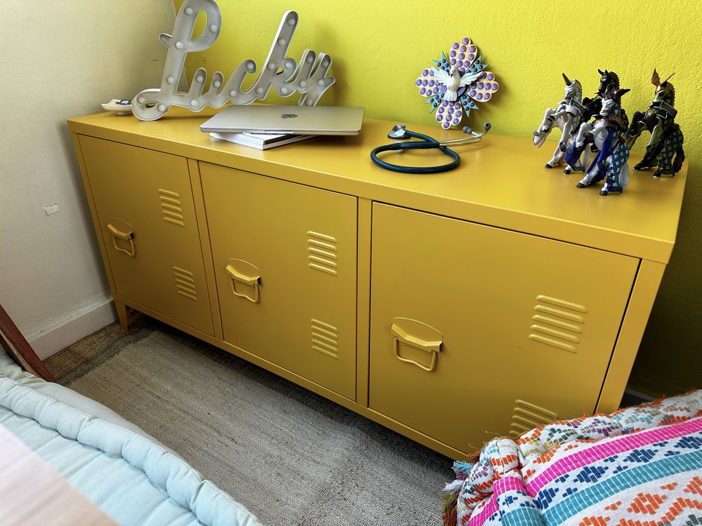 Armário de TV com armário de Aço em amarelo caril
