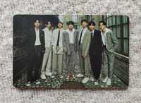 BTS - karta grupowa z albumu BE