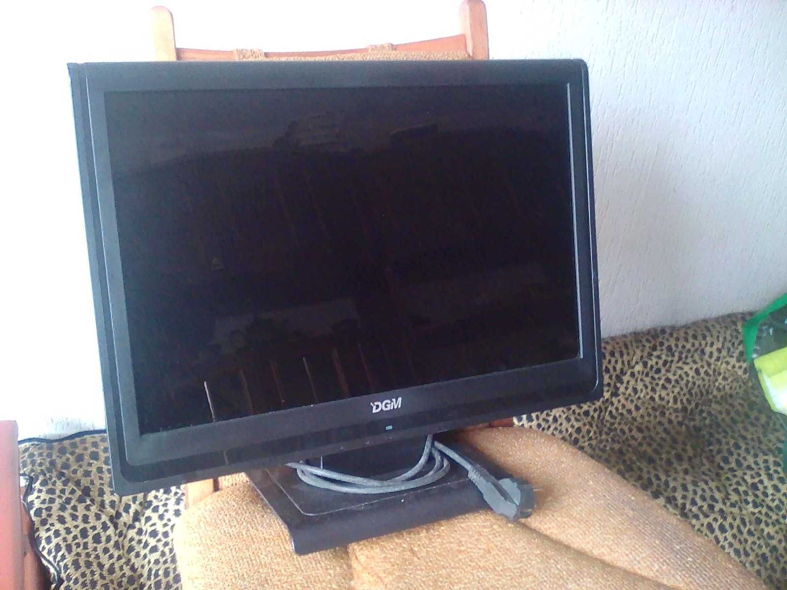 Monitor ,,DGM" do komputera.