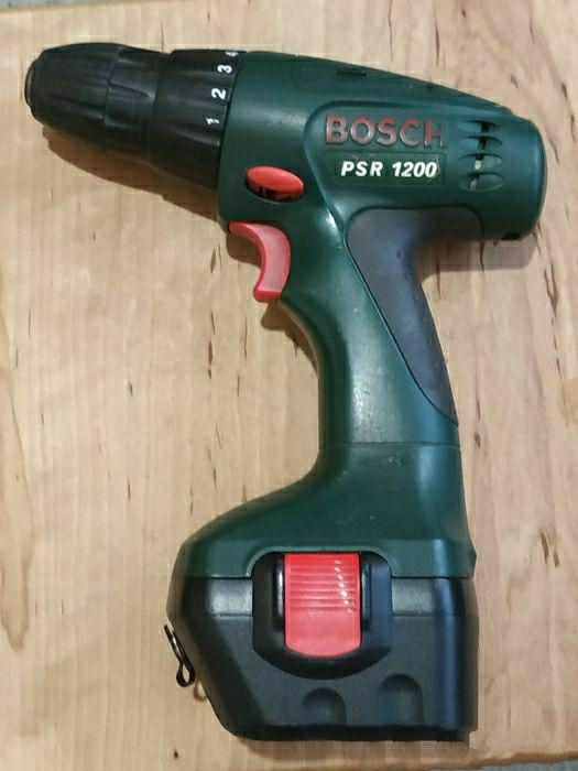 Шуруповерт Bosch 12V Li-ion