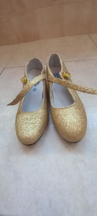 Sapato ouro fantasia