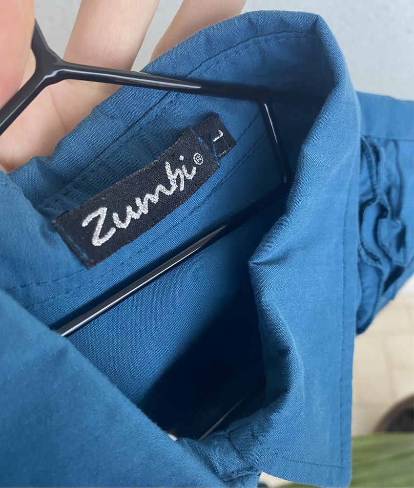 Camisa Azul com pormenor no peito - como NOVA