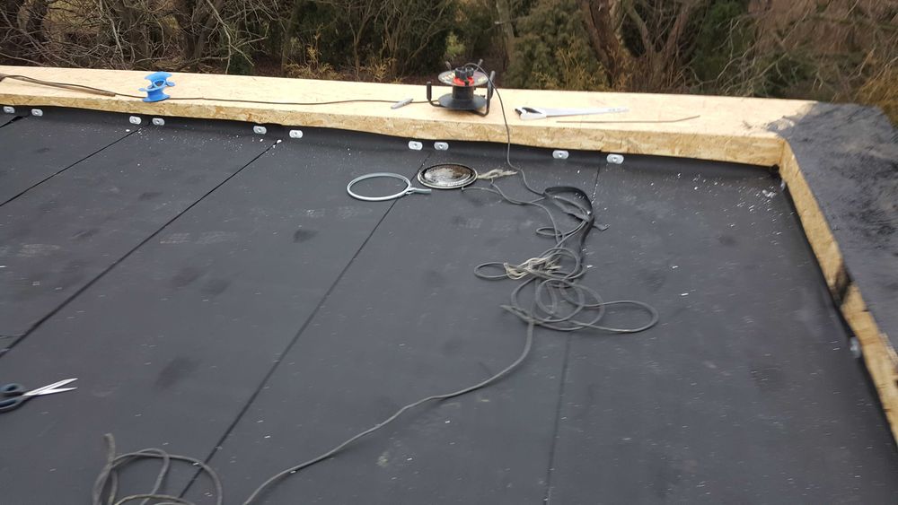 Dachy płaskie i tarasy -hydroizolacja membrany PCV i EPDM Resitrix