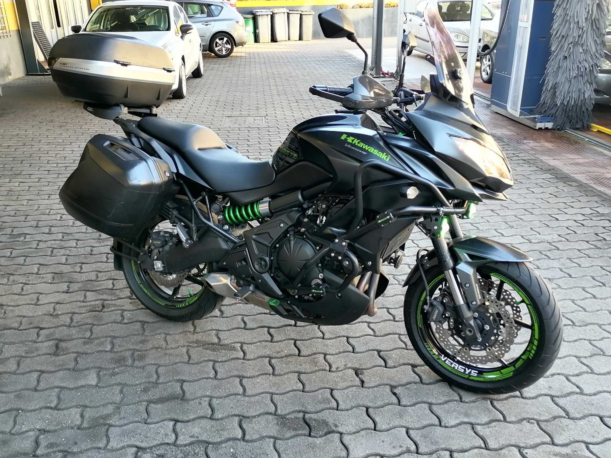 KAWASAKI VERSYS 650 ( mota com full extras )