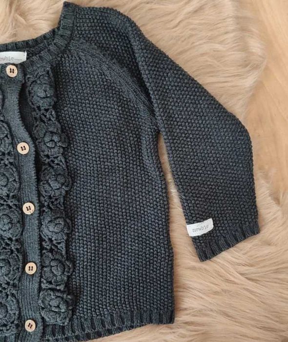 Dzianinowy sweterek Newbie