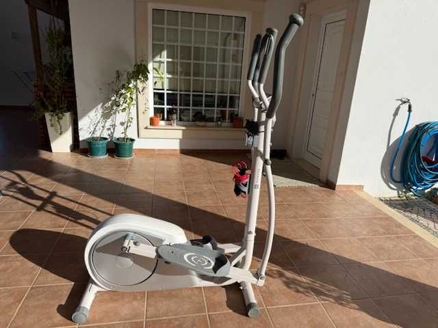 Elíptica Domyos com pouco uso