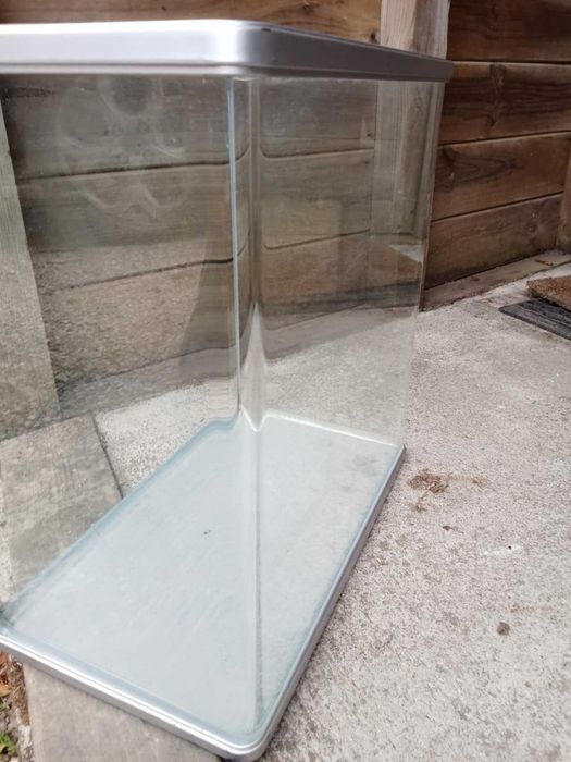Aquário Curvo de Pequenas Dimensões