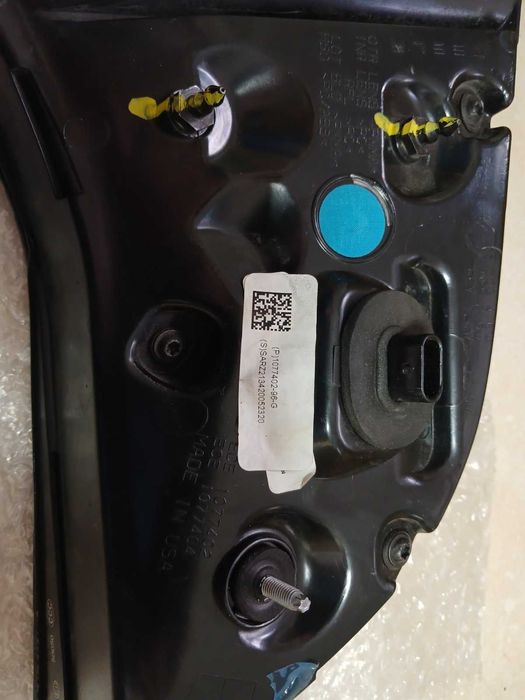 Фара Ліхтар задній правий в ляду Tesla Model 3 Тесла 2022 оригінал