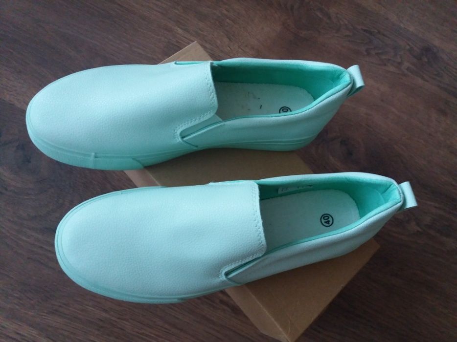 Buty miętowe slip on rozmiar 40 długość wkładki 24 cm