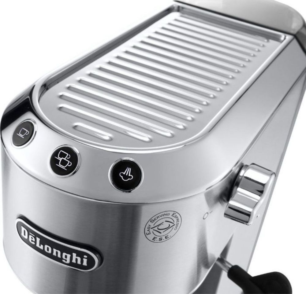 Кавоварка рожкова DeLonghi Dedica EC685.M