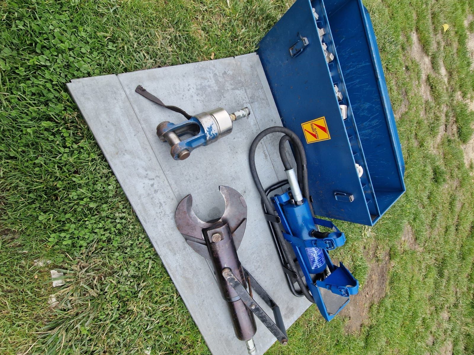 hydrauliczna prasa do zaciskania kabli + nożyce