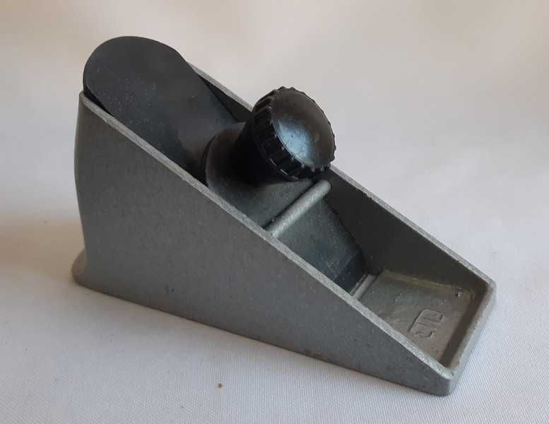 Комплект металлических рубанков по дереву