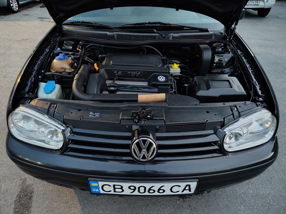 Фольсваген  GOLF 4  хетчбек 1.4  2001 г.