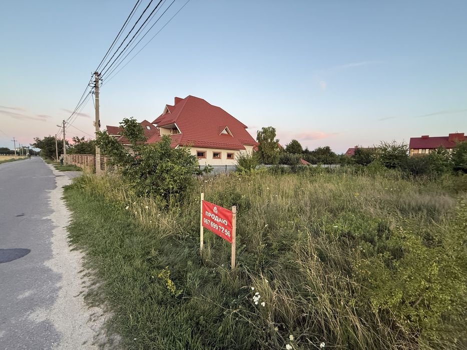 Продається 12 сотих в пригороді Тернополя.