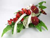 Czerwone sztuczne kwiaty Wiązanka na grób, pomnik Wieniec pogrzebowy