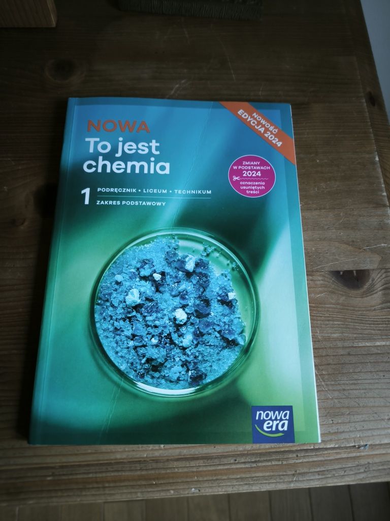 Nowa książka do chemii dla klasy 1 liceum i technikum