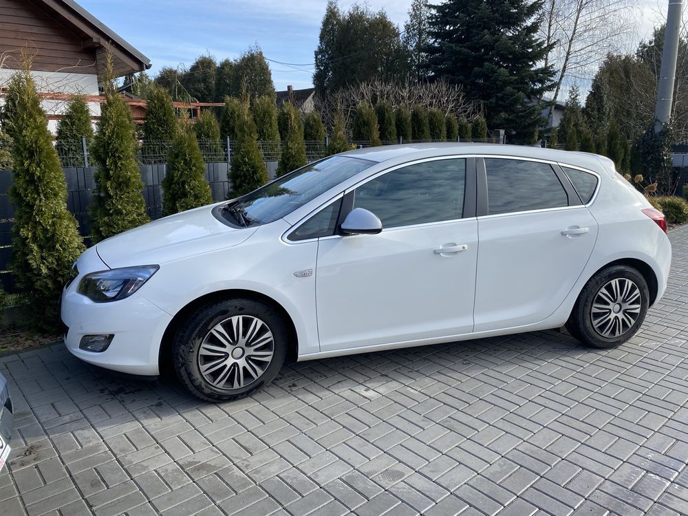 Opel astra 1.4 140 TURBO BENZYNA pakiet COSMO