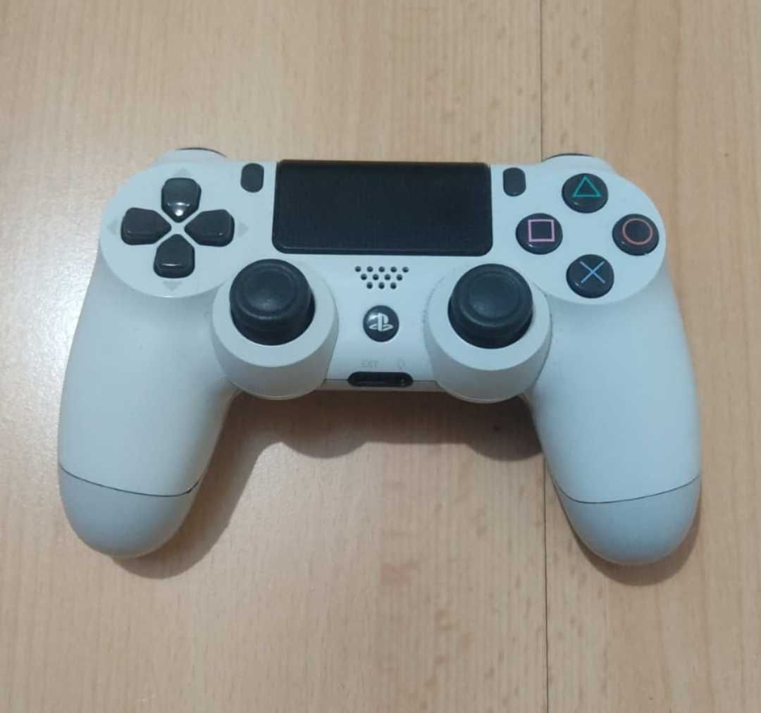 Ps4 em bom estado!