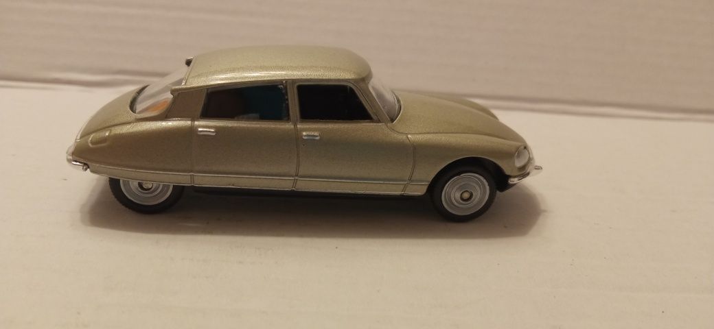 Welly citroen Ds 23 1973 rok 1/66