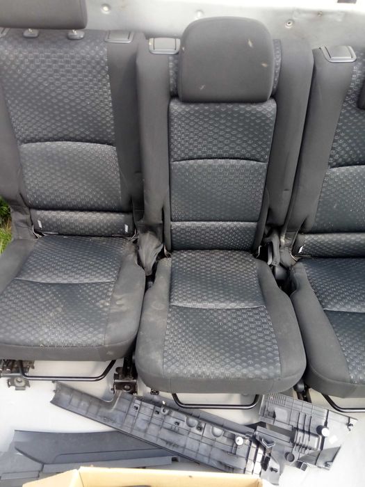 TOYOTA VERSO 09-18 fotele przekładka vana II rząd pasy komplet