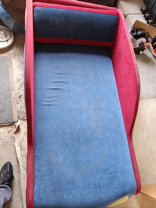 Дитячий диван у вигляді машини