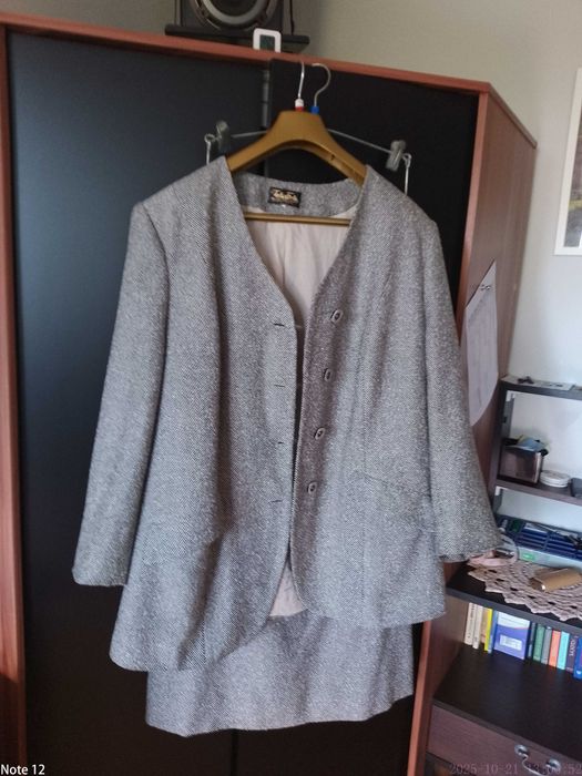 Garsonka w kolorze szarym