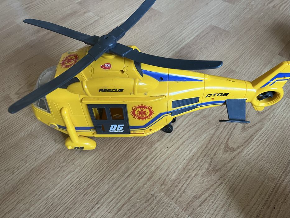 Pojazdy zabawkowe duze 3szt.( bez ciezarowki i bez ladowarki)