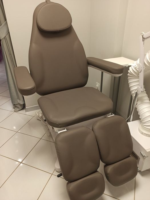 Крісло педикюрне , кушетка косметологічна Modena електричне