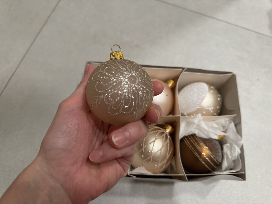Ялинкові прикраси кулі кольору шампань, беж, золото