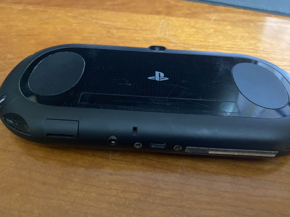 PS Vita + Bolsa de transporte + 4 jogos incluídos