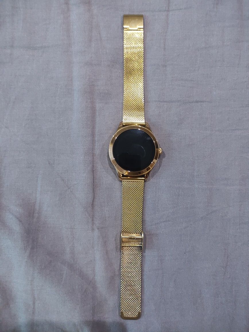 Smartwatch na bransolecie